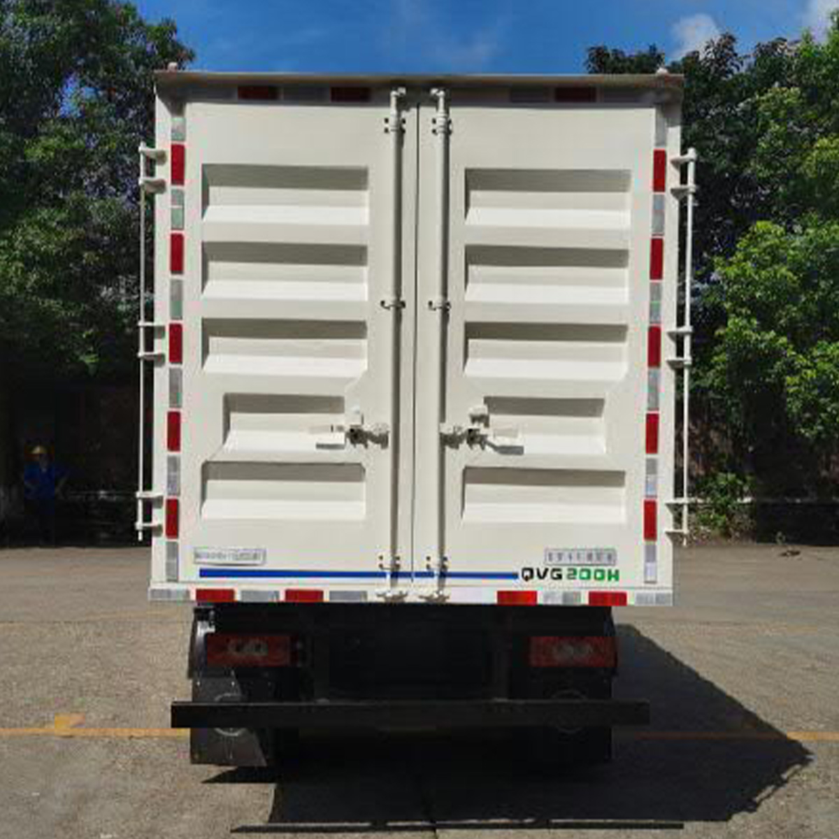 Material Crushing Truck