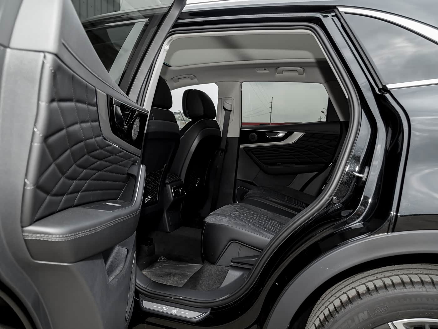 Hongqi HS5